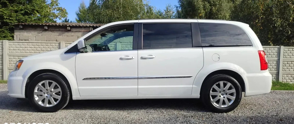 Chrysler Town &amp; Country cena 57900 przebieg: 265000, rok produkcji 2014 z Radom małe 172